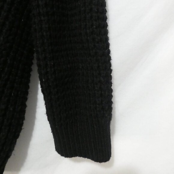 FOREVER 21 | small | Black Textured Waffle Knit Crewneck Sweater | GUC - Picture 9 of 16